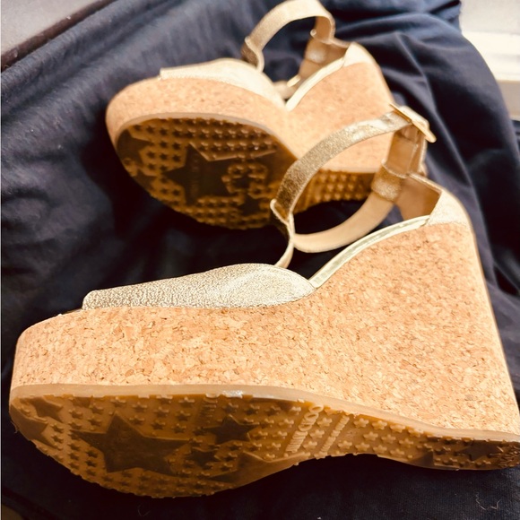 Jimmy Choo sz 38 pela gold patent leather - Picture 4 of 4